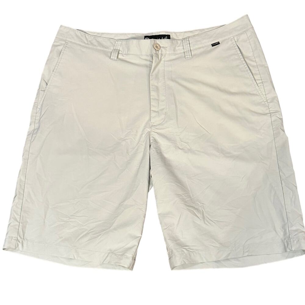 Travis Mathew Pale Gray Golf Shorts in a Mens Size 40